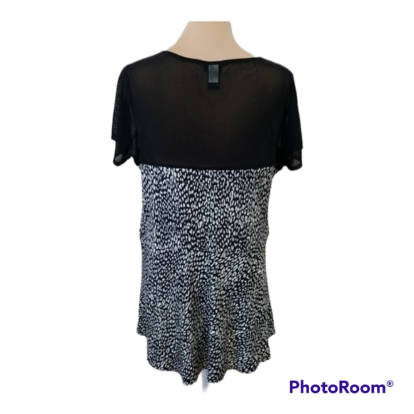 Torrid black and white peplum top, size 2X - Picture 7 of 16